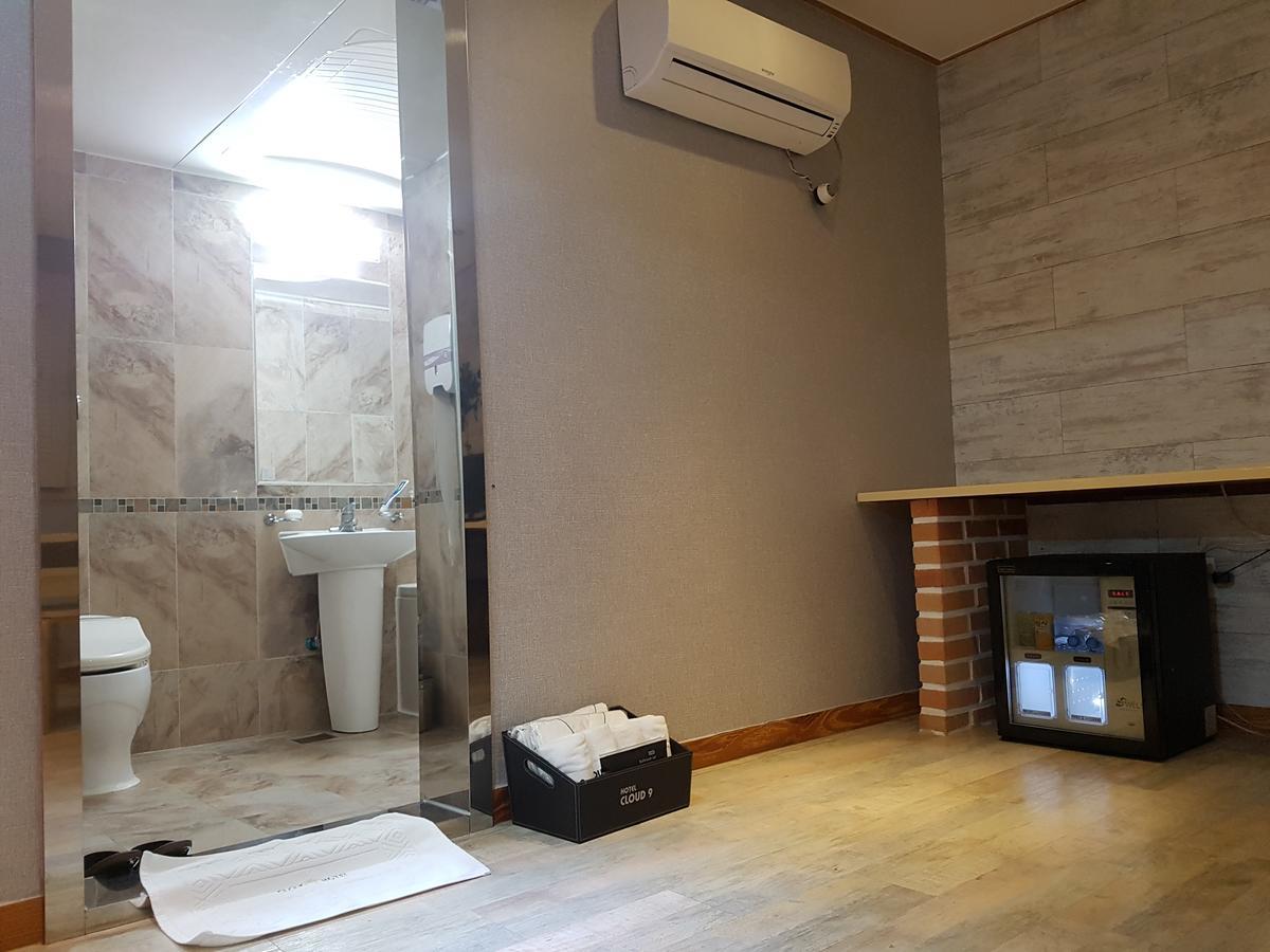 Cloud Nine Hotel Gimhae Номер фото